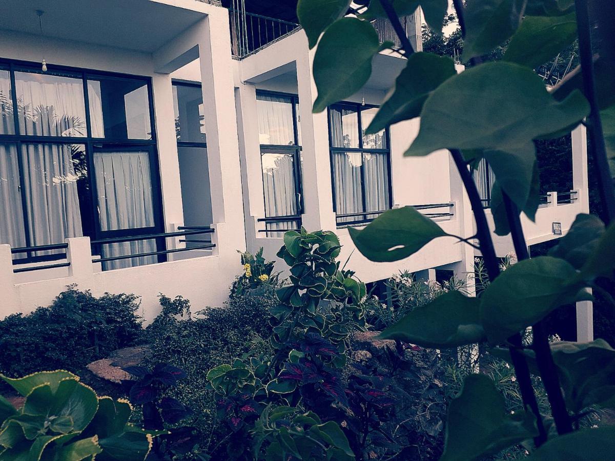 Monarch Ella Hotel Екстериор снимка