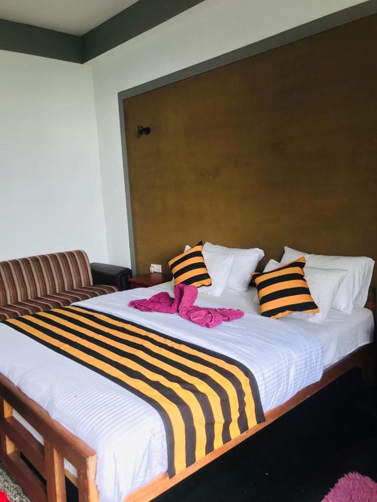 Monarch Ella Hotel Стая снимка