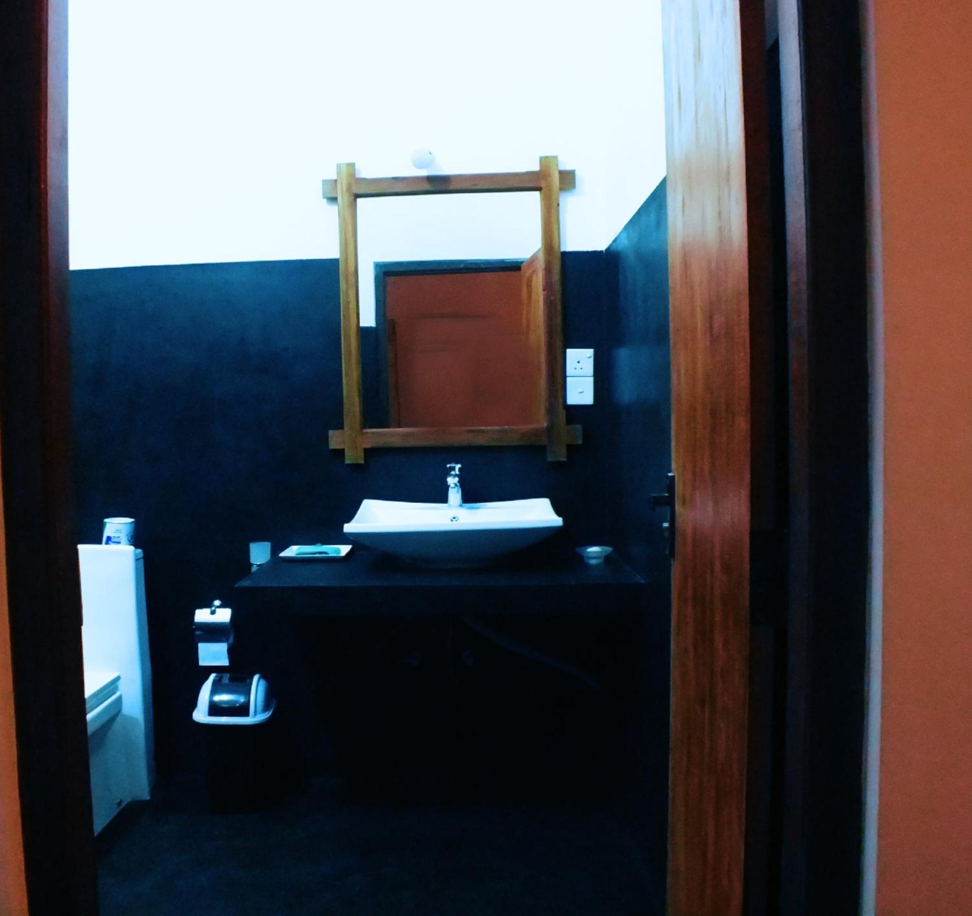 Monarch Ella Hotel Екстериор снимка