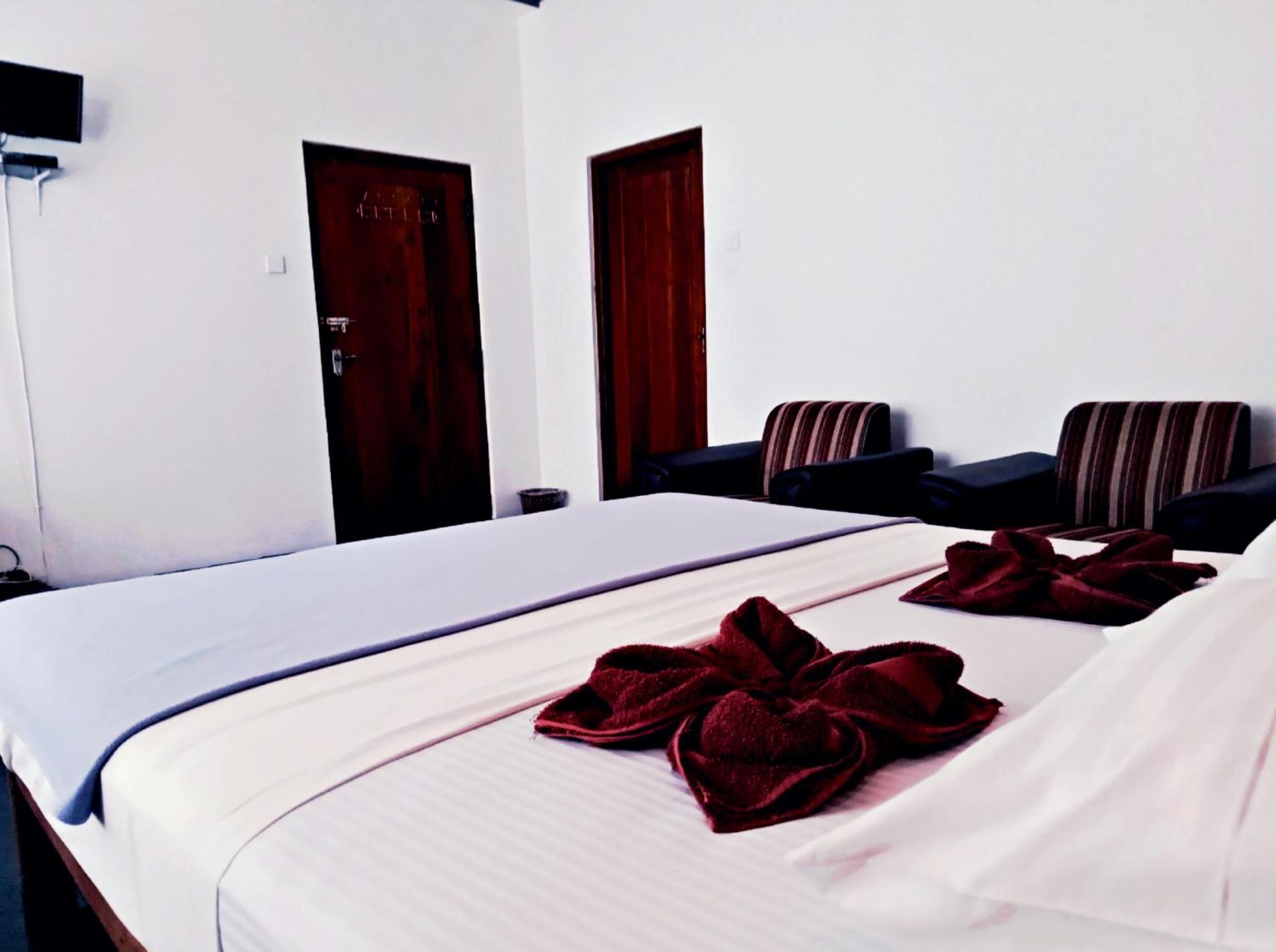 Monarch Ella Hotel Екстериор снимка